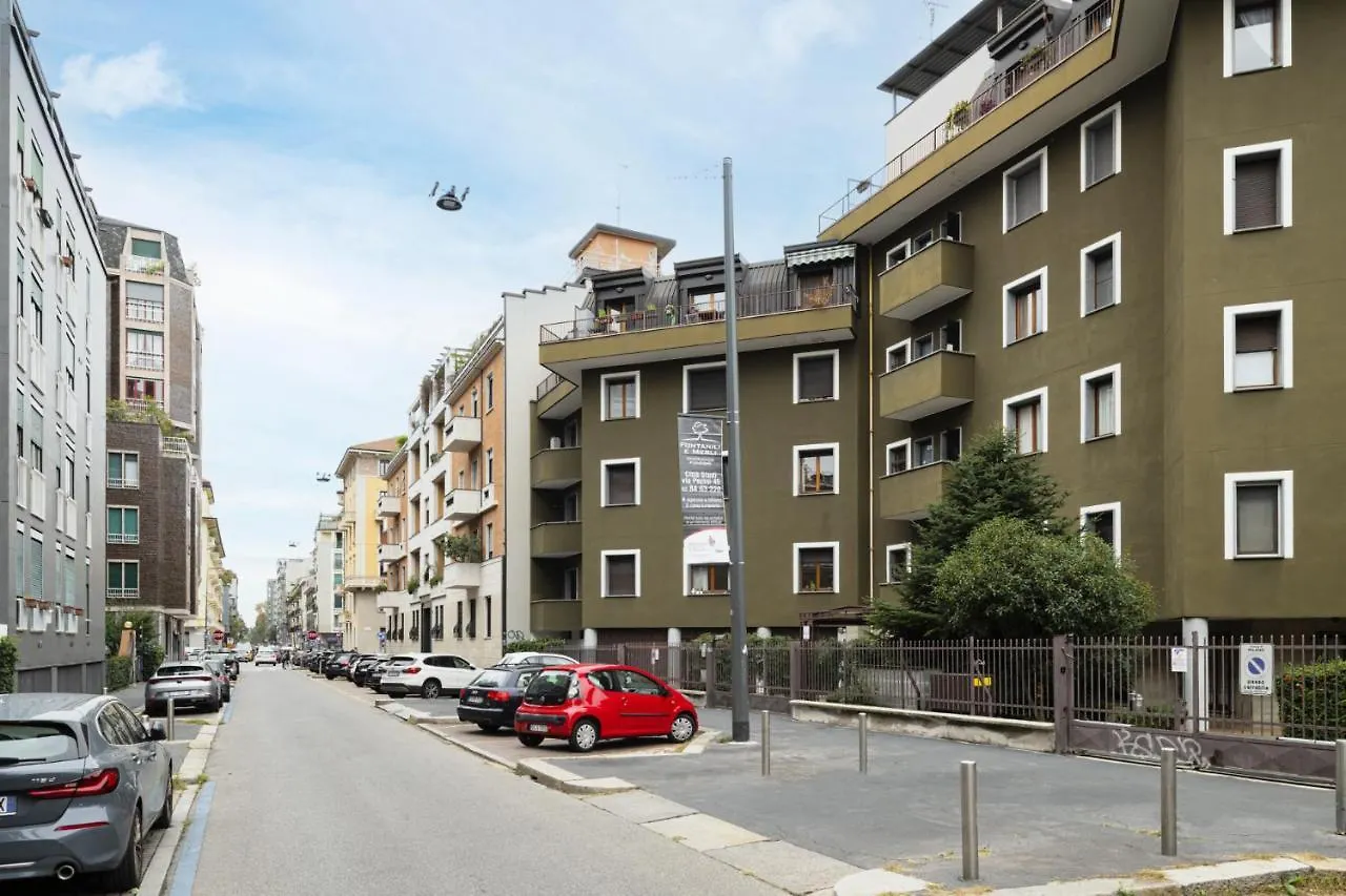 Easylife - Attico Esclusivo Con Balcone Panoramico contacts